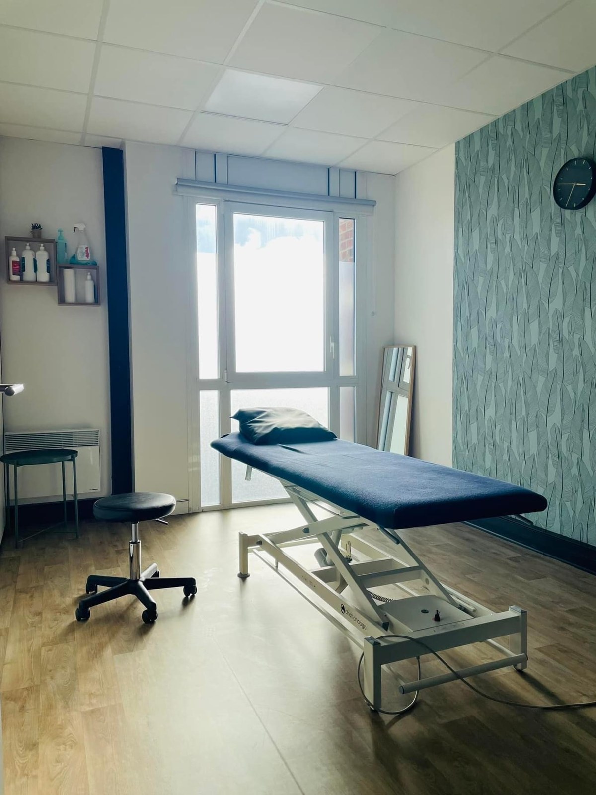 Salle de consultation lumineuse au cabinet Kiné Gare Paul Pouchain à Armentières