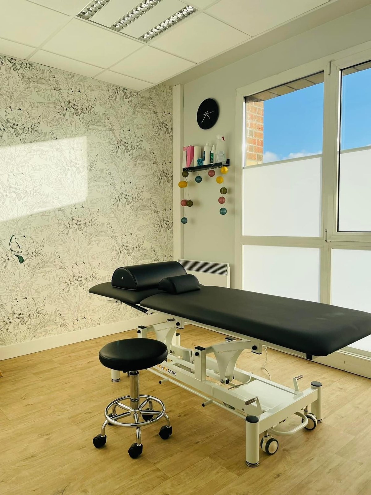 Salle de consultation — lumière naturelle au cabinet Kiné Gare Paul Pouchain à Armentières